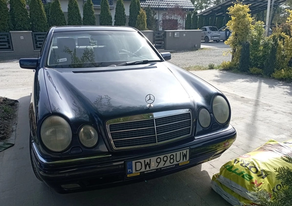 Mercedes-Benz Klasa E cena 14900 przebieg: 248000, rok produkcji 1998 z Ustka małe 79